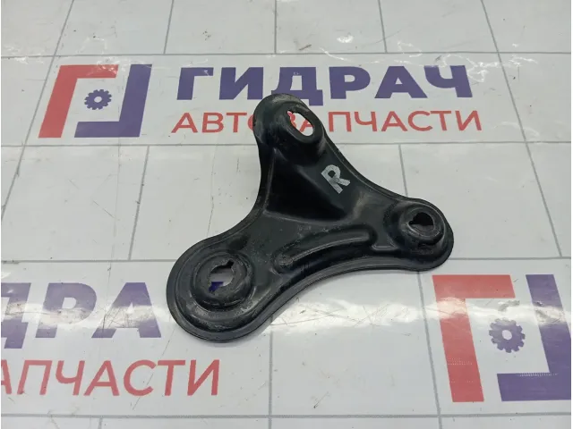 Кронштейн балки передний правый Kia Cerato 62477F2100