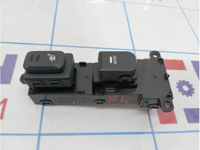 Кнопка стеклоподъемника задняя Kia Optima (TF) 93580-2T530