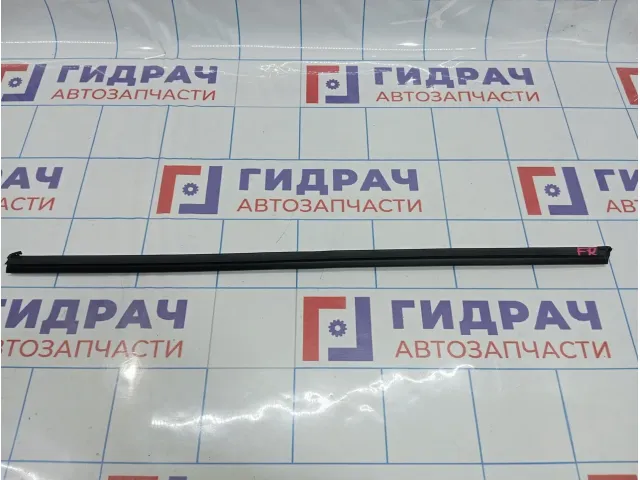 Уплотнитель стекла переднего правого Kia Optima (TF) 82241-2T000