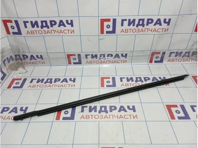 Накладка стекла переднего правого Kia Optima (TF) 82220-2T000