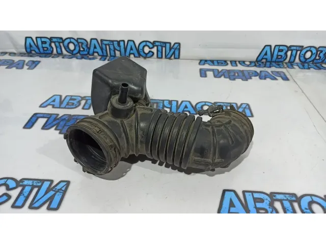 Патрубок воздушного фильтра Kia Rio 3 28140-4Y000.