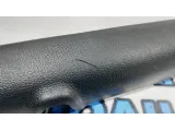 Накладка порога внутренняя передняя левая Kia Rio 3 858714Y000WK. Глубокая царапина, потертость.