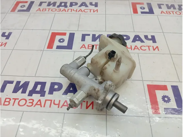 Цилиндр тормозной главный Kia Rio 585101G000