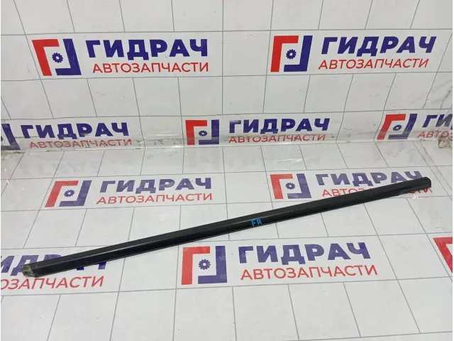 Накладка стекла переднего правого Kia Rio 822201G001