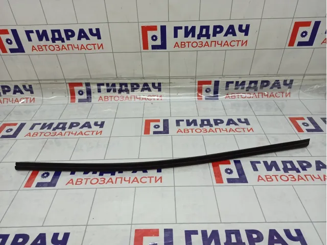 Уплотнитель стекла переднего левого Kia Rio (QB) 822314X000