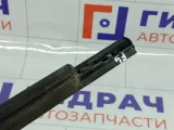 Накладка стекла переднего левого Kia Rio 822104Y000