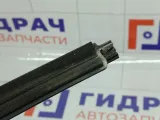 Накладка стекла переднего левого Kia Rio 822104Y000