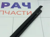 Накладка стекла переднего правого Kia Rio 822204Y000