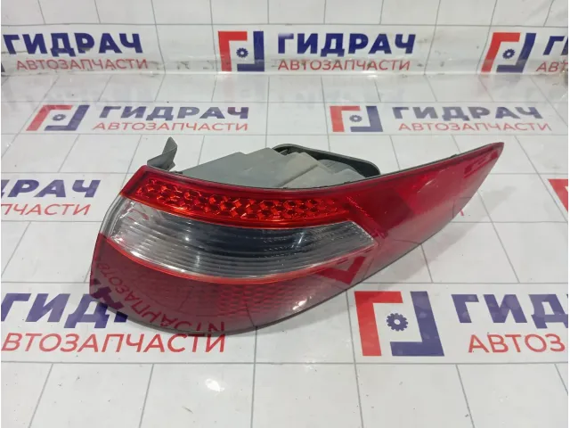 Фонарь задний наружный правый Kia Rio 924024X000