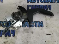 рычаг стояночного тормоза Kia Rio 2013