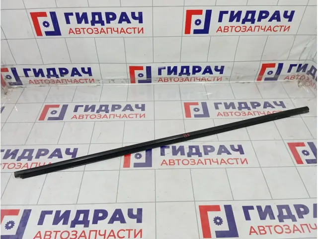 Накладка стекла переднего правого Kia Rio 822204Y000