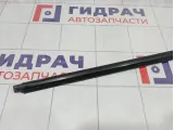 Накладка стекла переднего правого Kia Rio 822204Y000