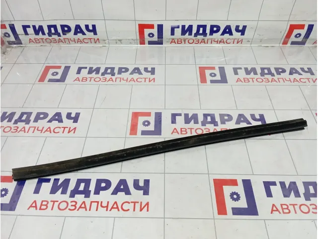 Уплотнитель стекла заднего правого Kia Rio 832414X000