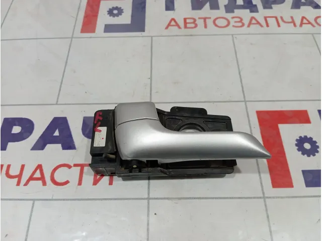 Ручка двери внутренняя передняя левая Kia Rio 826104Y000ASQ