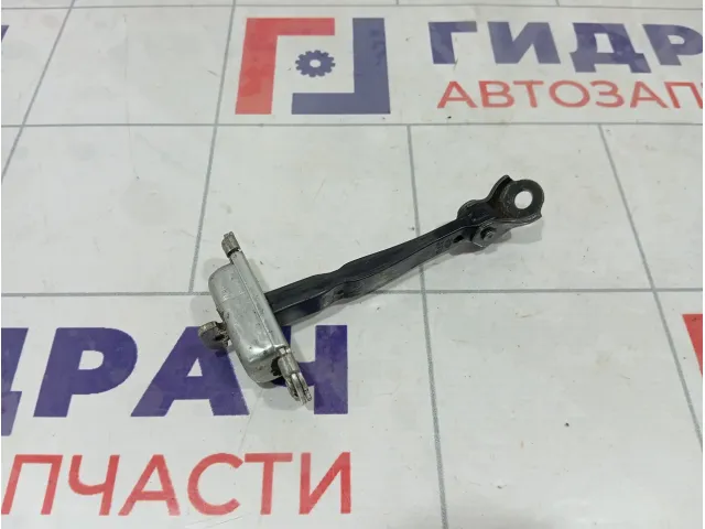 Ограничитель двери передней левой Kia Rio 793804Y000