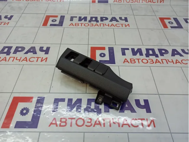 Накладка торпедо левая Kia Rio 933104Y000