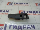 Накладка торпедо левая Kia Rio 933104Y000