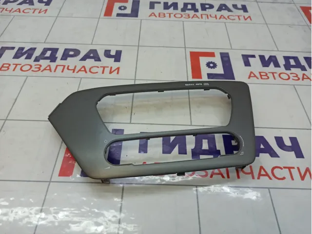 Рамка магнитолы Kia Rio 847414Y100DAQ
