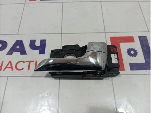 Ручка двери внутренняя передняя правая Kia Rio 826204Y010CR