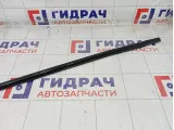 Накладка стекла переднего правого Kia Rio 822204Y000