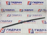 Накладка стекла заднего правого Kia Rio 832204Y000