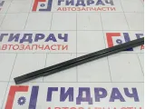 Накладка стекла заднего правого Kia Rio 832204Y000