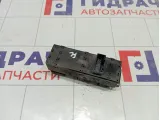 Блок управления стеклоподъемниками Kia Rio 935704Y200