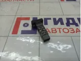 Кнопка обогрева рулевого колеса Kia Rio 933804Y100