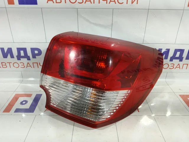 Фонарь задний правый внешний правый Kia Rio 3 924024X600