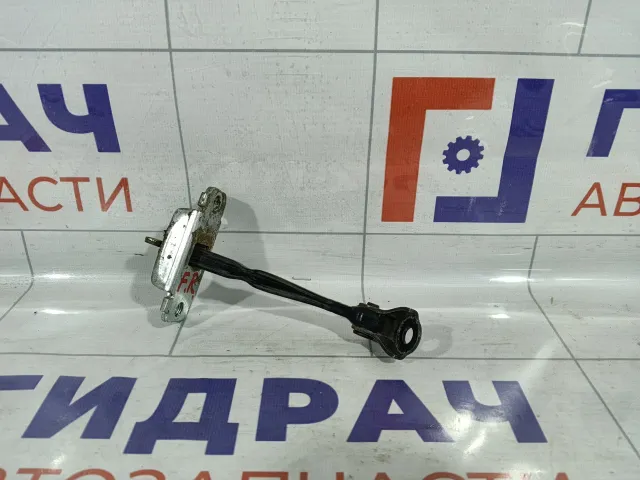 Ограничитель двери передний правый Kia Rio 3 793904Y000
