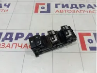 Блок управления стеклоподъемниками Kia Rio 4 93571H0100CA