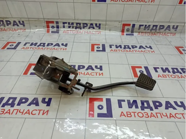 Педаль сцепления Kia Rio 4 32802H8100