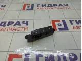 Кнопка обогрева сидений Kia Rio 4 93300H0200