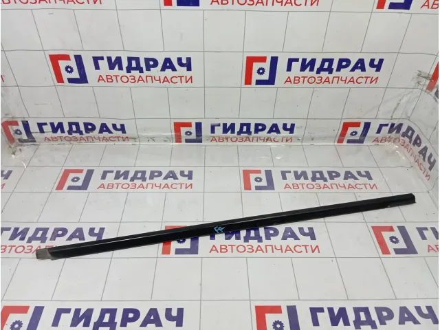 Накладка стекла переднего правого Kia Rio 82220H0000