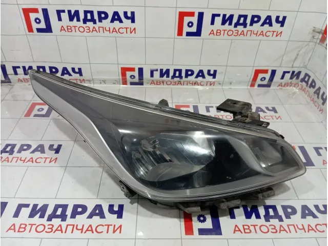 Фара правая Kia Rio 92102H0000