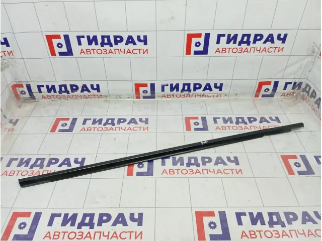 Накладка стекла заднего правого Kia Rio 83220H0000