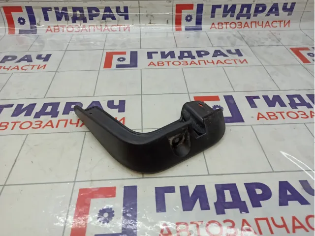 Брызговик передний левый Kia Rio 86831H0000