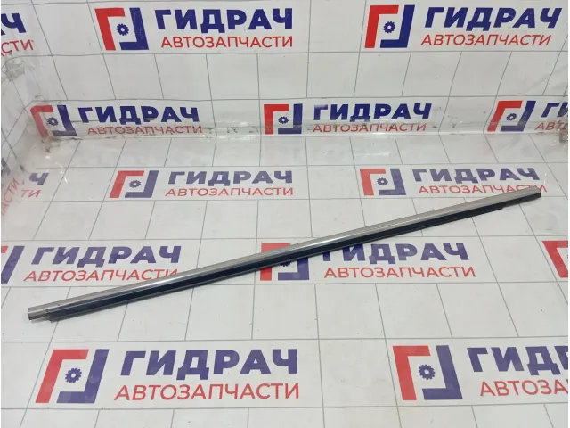 Накладка стекла переднего правого Kia Rio X-Line 82220H0010