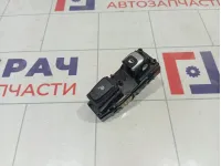 Кнопка стеклоподъемника заднего Kia Rio X-Line 93581H0000CA