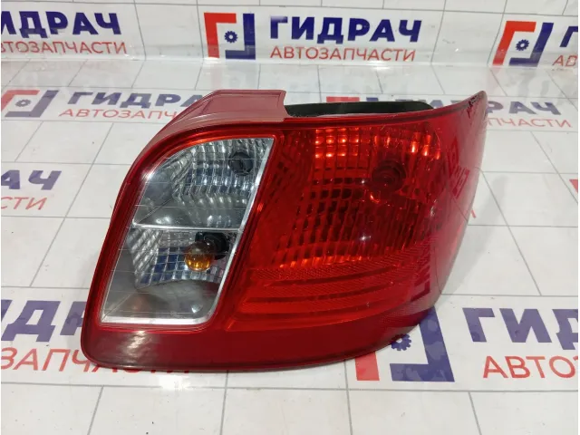 Фонарь задний правый Kia Rio 2 (JB) 92402-1G010