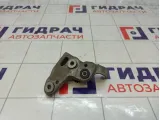 Кронштейн крепления троса КПП Kia Rio 2 (JB) 43920-32020