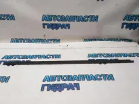 Накладка стекла переднего правого Kia Rio 4  82220H0000 Отличное состояние