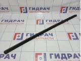Уплотнитель стекла двери переднего правого Kia Rio 3 (QB) 82241-4X000