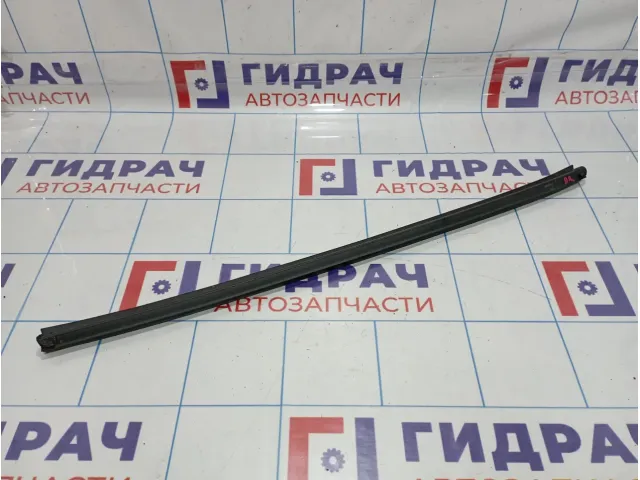 Уплотнитель стекла двери заднего правого Kia Rio 3 (QB) 83241-4X000