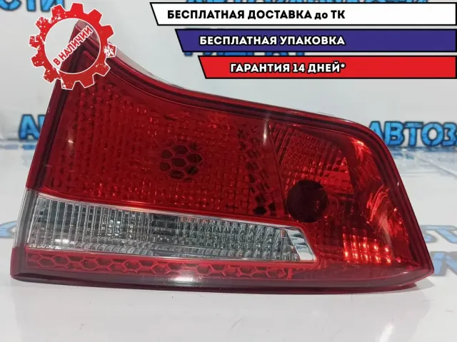Фонарь задний внутренний правый Kia Rio 3 92404-4X000. Трещина.