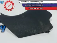 Накладка порога внутренняя передняя левая Kia Rio 3 858234Y000WK. Потертость.