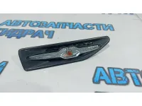 Повторитель на крыло правый белый Kia Rio 3 92304-4X000.