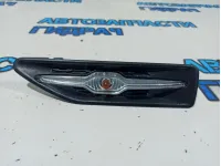 Повторитель на крыло левый белый Kia Rio 3 92303-4X000.