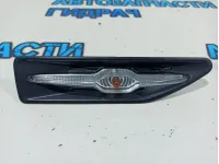 Повторитель на крыло правый белый Kia Rio 3 92304-4X000.