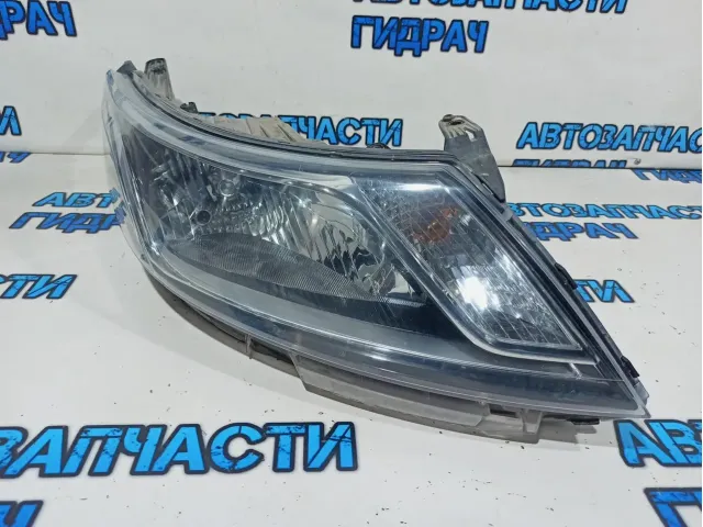 Фара правая Kia Rio 3 92102-4X000. Царапины.